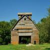 1950's 'Top-headed' style 
storage barn.
Near Smithland, Iowa.