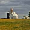 Picturesque old farm setting
in Linn County.