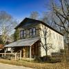 Historic old hotel in
Pinola, Mississippi.