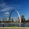 Bird's-eye view of the 
St Louis arch & skyline from 
across the Mississippi River.