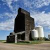 1930's crib-style
grain elevator.
Jud, North Dakota.